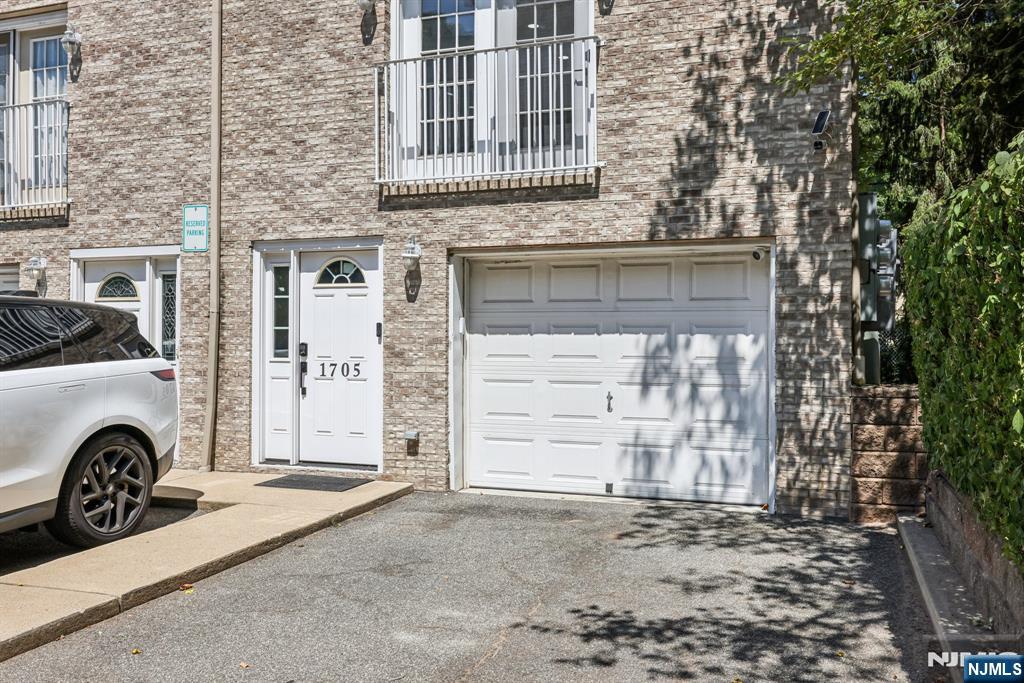 17 Zabriskie Street 1705