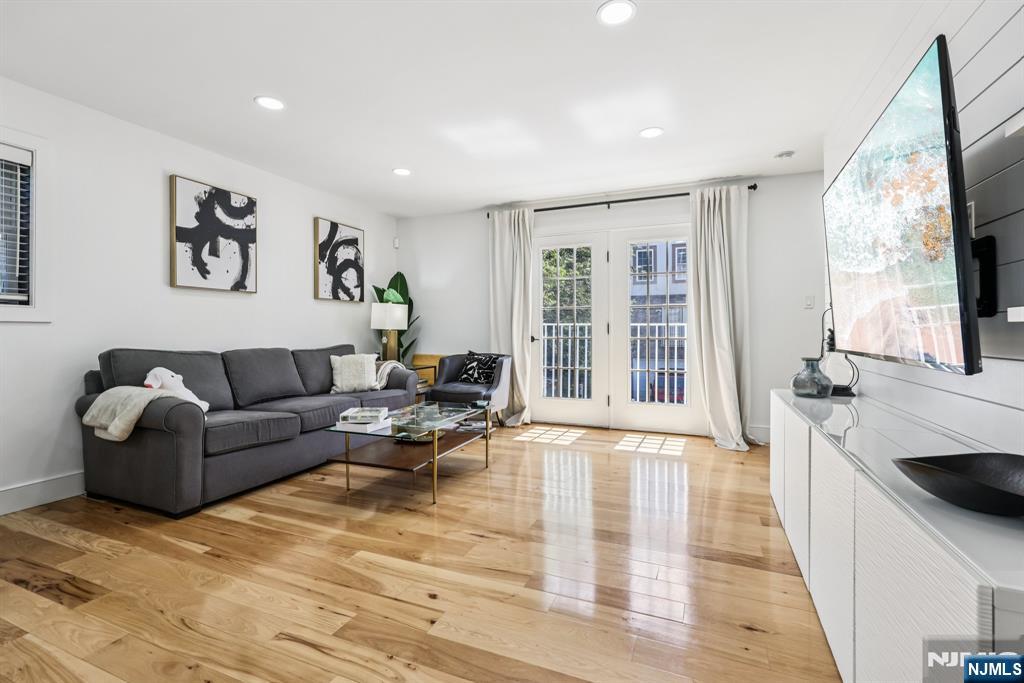 17 Zabriskie Street 1705