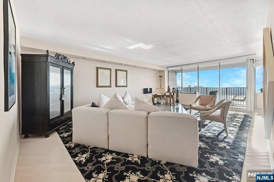 6 Horizon Road # 1801