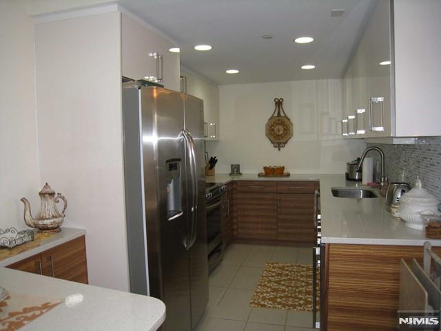 Property for Sale at 800 Palisade Avenue 802, Fort Lee, New Jersey - Bedrooms: 2 
Bathrooms: 2  - $629,000