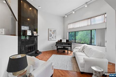 42 Lexington Court Unit 42C, Twp Of Washington, NJ 07676 - MLS#: 25017007