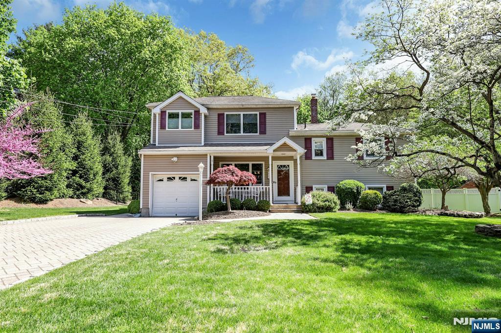 Property for Sale at 637 Aster Lane, River Vale, New Jersey - Bedrooms: 4 
Bathrooms: 3 
Rooms: 10  - $999,000