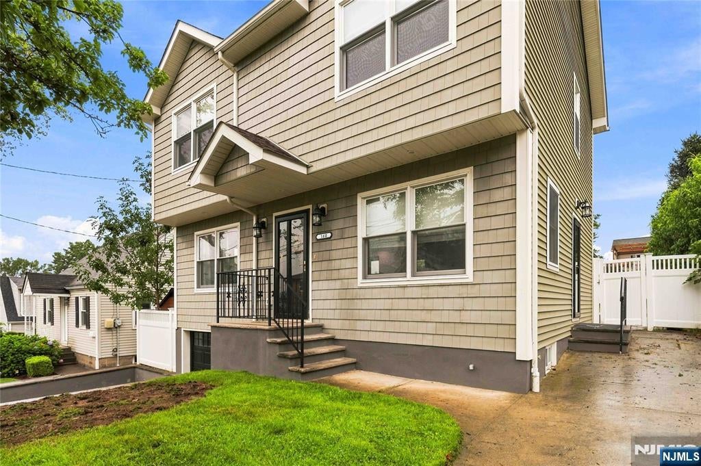 160 Arlington Boulevard