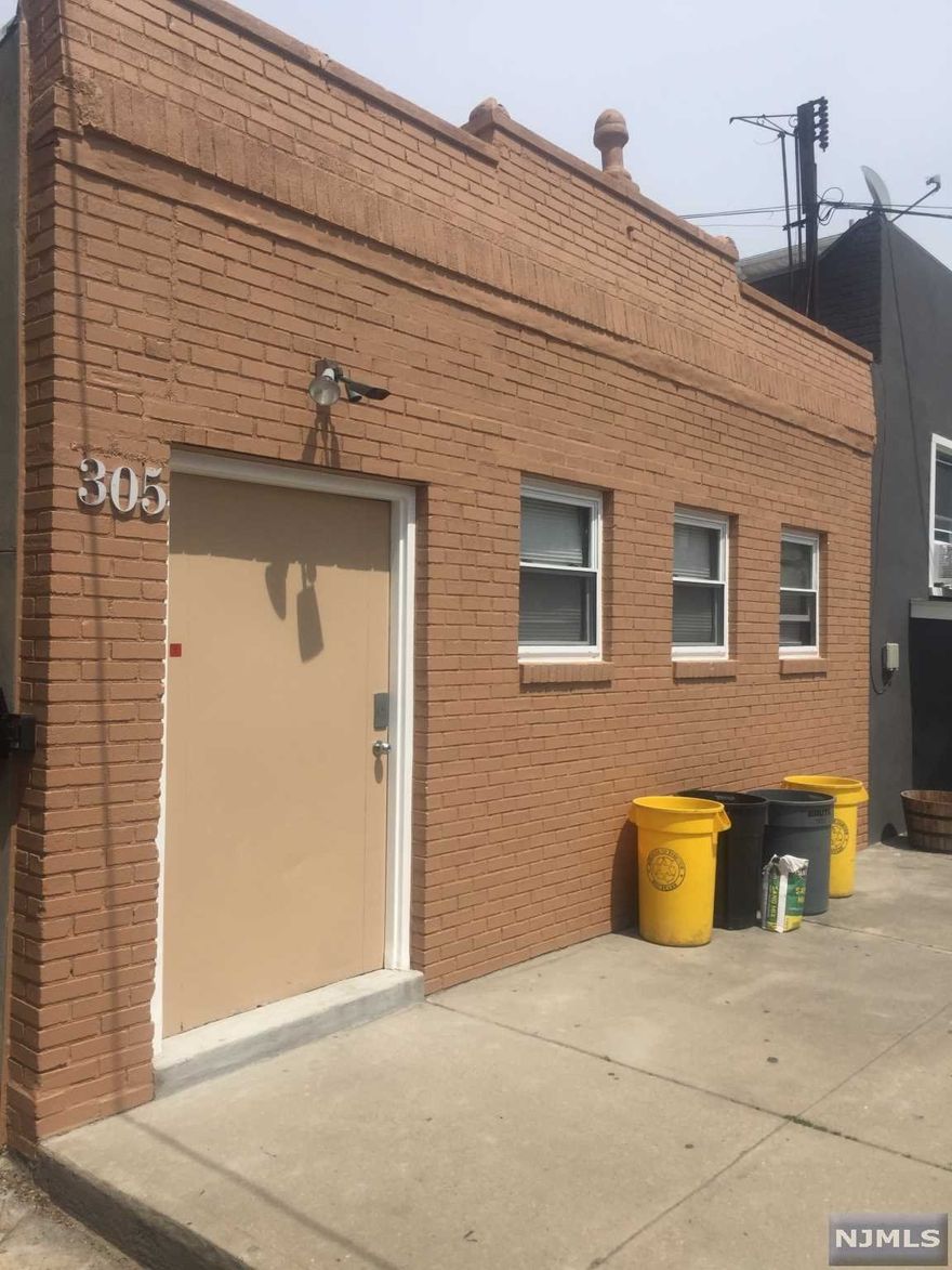 Attention Investors!! Two Two Bedroom Units Fully rented with GREAT Long Term Tenants paying 1700 and 1800 Per Month plus ALL UTILITIES! Solid Building with Some Recent Renovations. Make An Appointment TODAY!