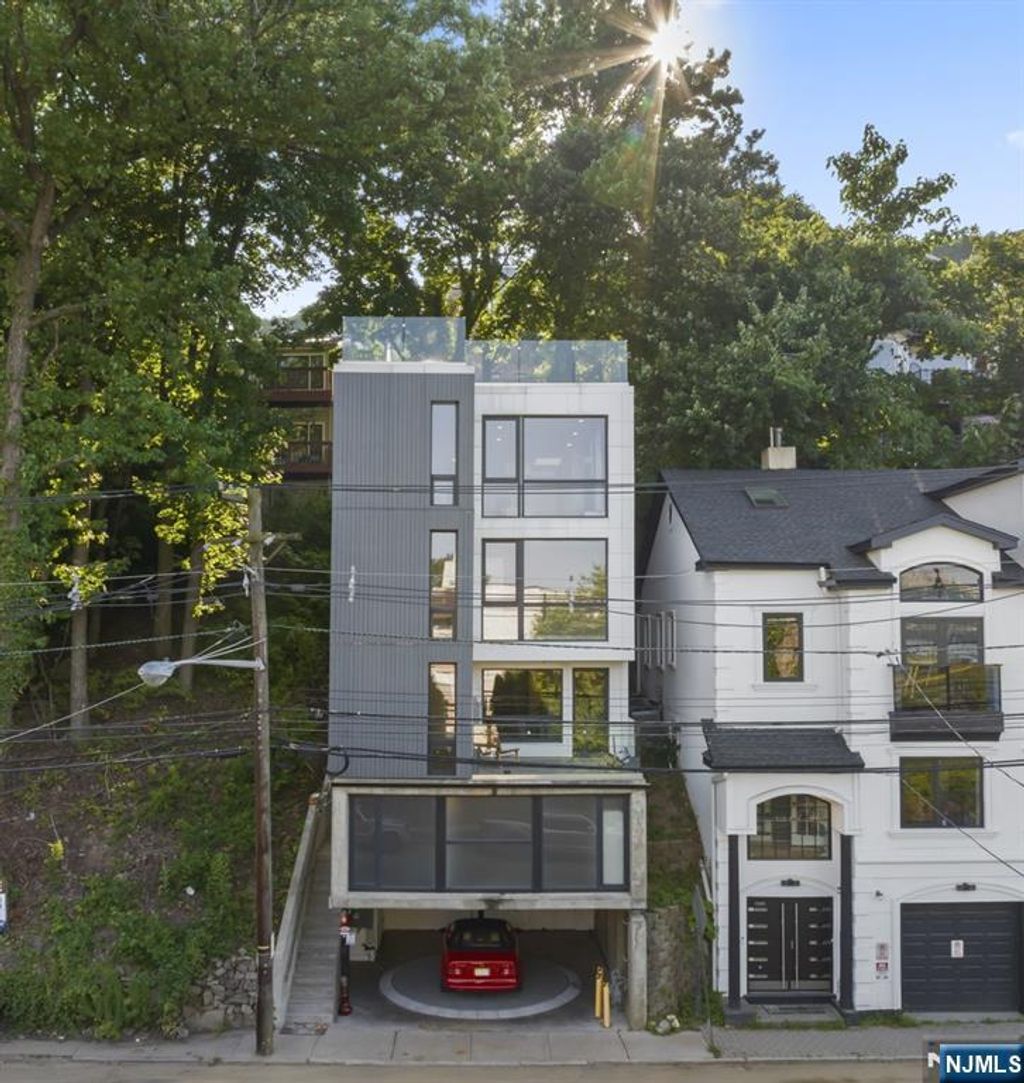Photo of 1076 River Road, Edgewater, NJ 07020 (MLS # 25026654)