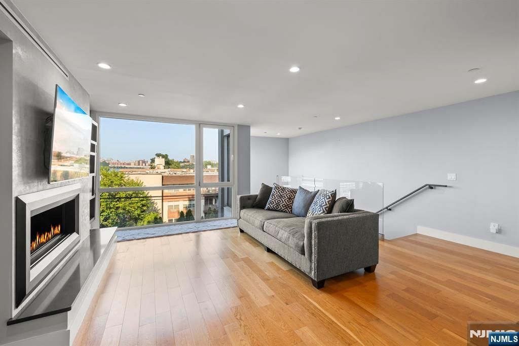 Photo of 1076 River Road, Edgewater, NJ 07020 (MLS # 25026654)