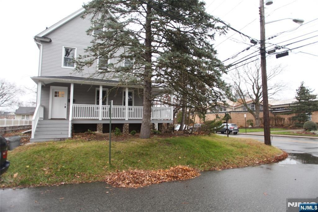 179 Paris Avenue