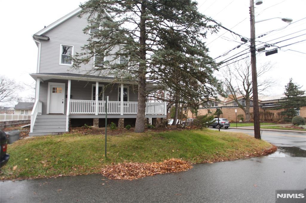 179 Paris Avenue