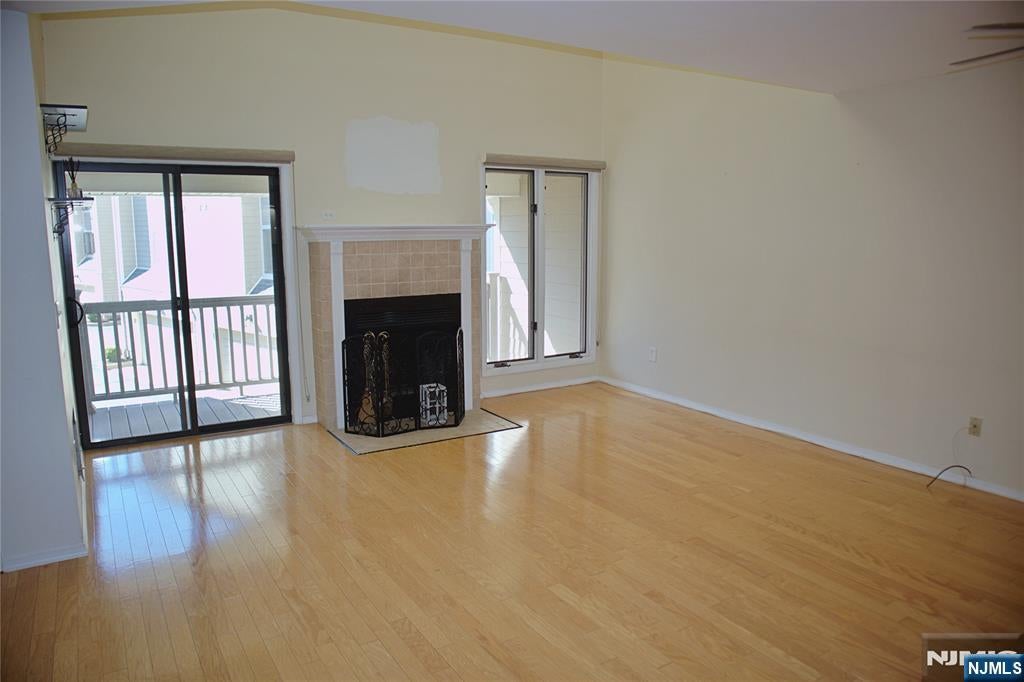 910 River Renaissance C10