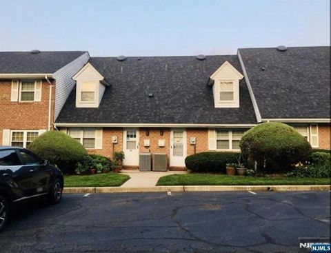 Photo of 150 Parkview Drive, Teaneck, NJ 07666 (MLS # 25036693) Photo of 150 Parkview Drive, Teaneck, NJ 07666 (MLS # 25036693)