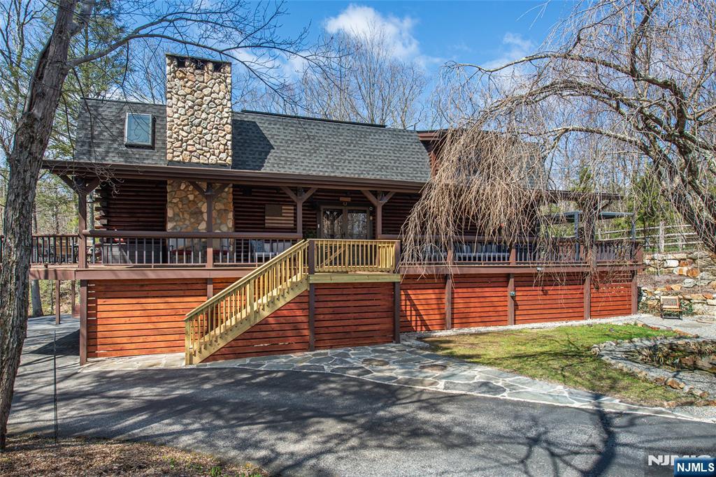 7 Danforth Avenue, West Milford, New Jersey - 3 Bedrooms  
3 Bathrooms  
9 Rooms - 