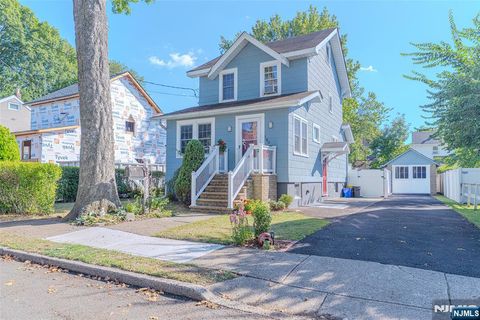 Photo of 188 Walnut Street, Teaneck, NJ 07666 (MLS # 25035001)