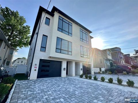 Photo of 250 Morningside, Cliffside Park, NJ 07010 (MLS # 25026354)