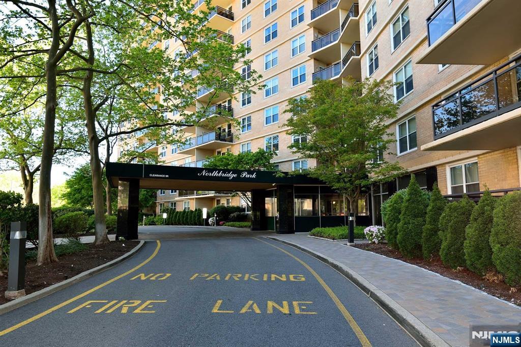 Photo of 2200 N Central Road #5-W, Fort Lee, NJ 07024 (MLS # 26021195)