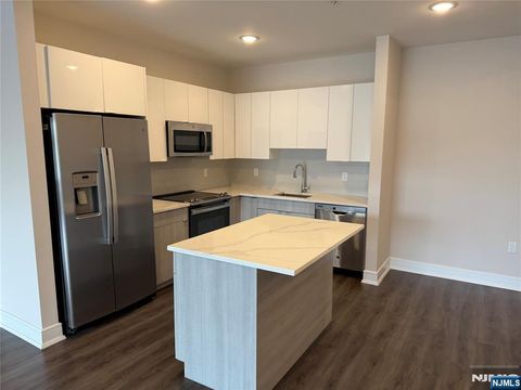 Photo of 470 Main St #515, Fort Lee, NJ 07024 (MLS # 25034953)