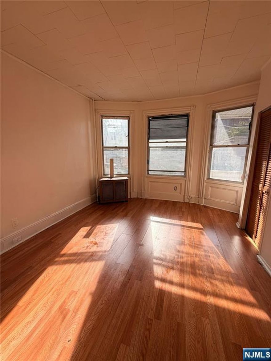 Welcome to 113 Martin St., 3 Bedrooms, 1 Full Bath, Eat in Kitchen, Living room, First floor acces to backyard, Great location convenient to public transportation, park, schools, shopping, houses of worship. Laundry hookup.