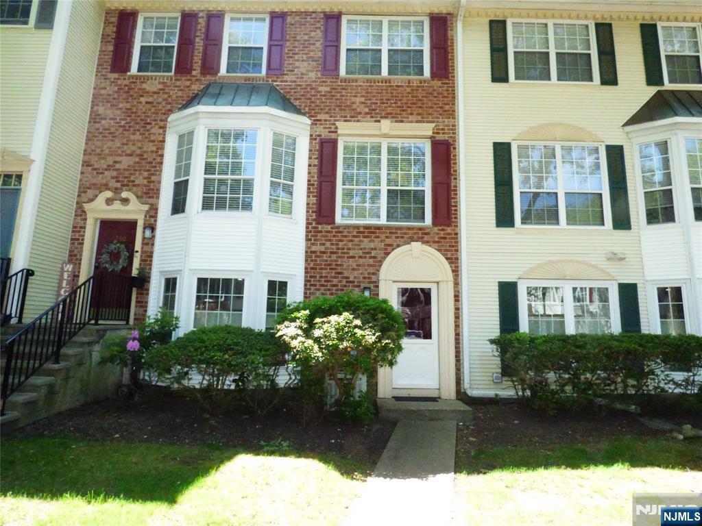 Rental Property at 261 Larch Ln 261, Mahwah, New Jersey - Bedrooms: 2 
Bathrooms: 2 
Rooms: 5  - $2,900 MO.