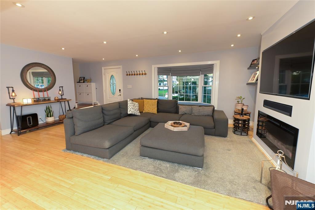 327 Van Saun Drive