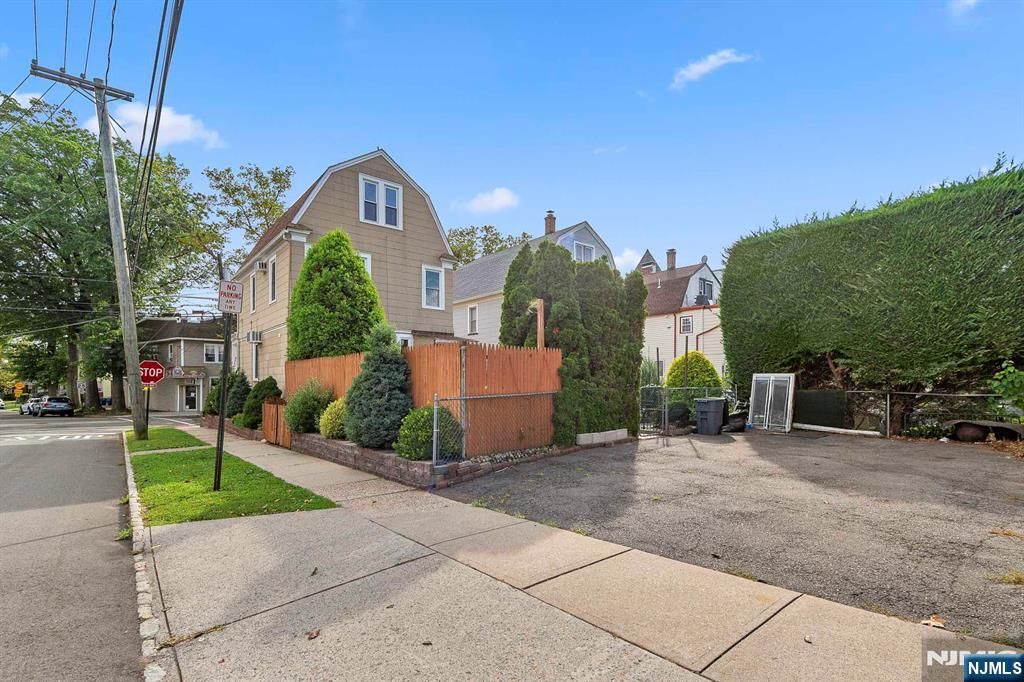 Photo of 76 James Street, Bloomfield, NJ 07003 (MLS # 25038105)