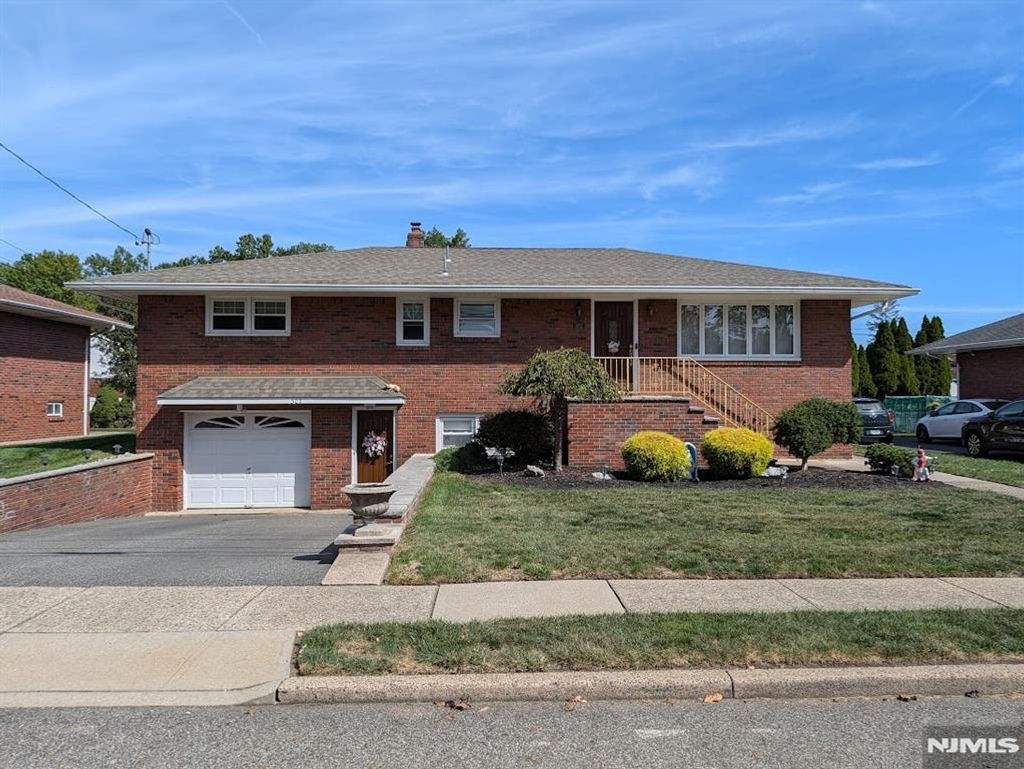 Photo of 302 Lincoln Avenue, Totowa, NJ 07512 (MLS # 25036317)