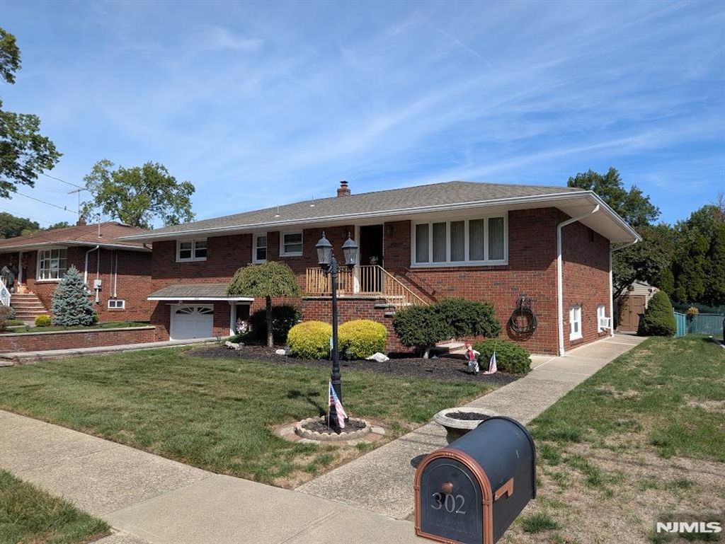 Photo of 302 Lincoln Avenue, Totowa, NJ 07512 (MLS # 25036317)