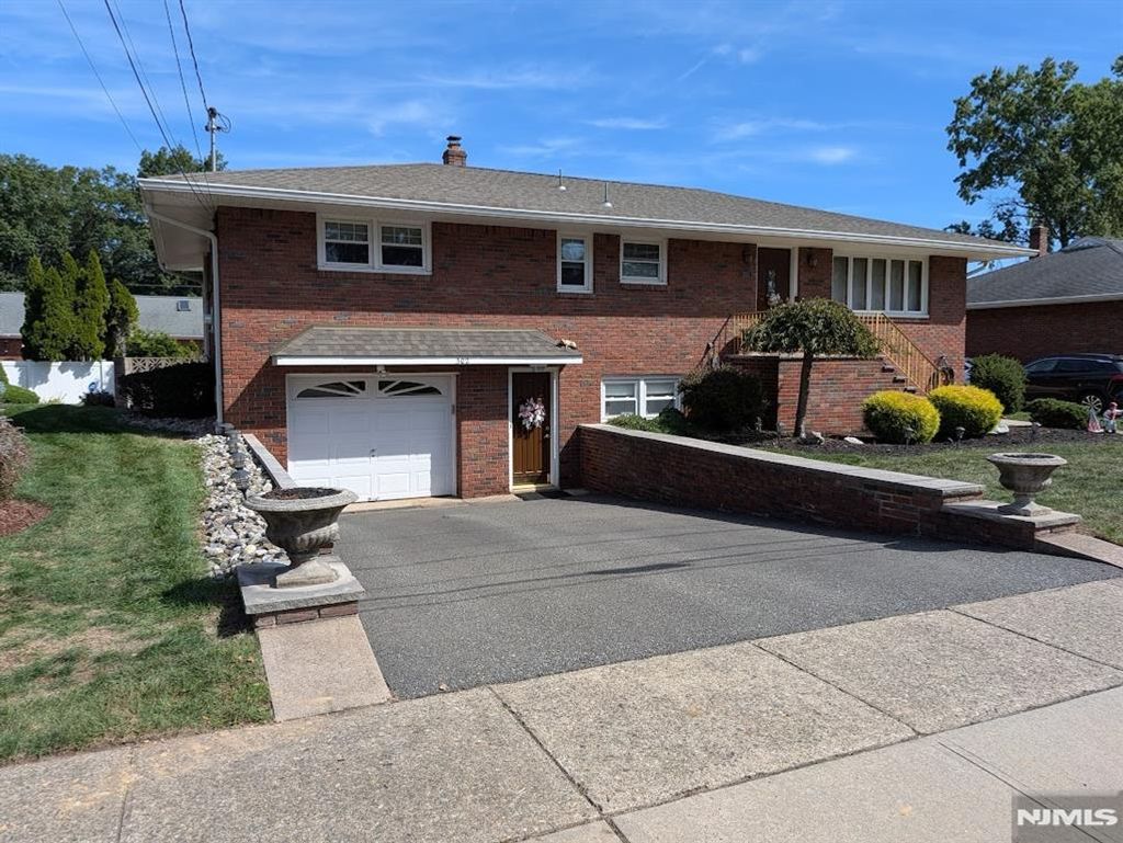 Photo of 302 Lincoln Avenue, Totowa, NJ 07512 (MLS # 25036317)
