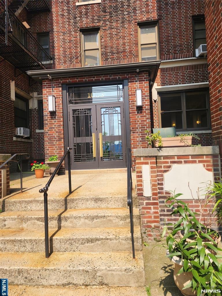 1055 Boulevard East B7