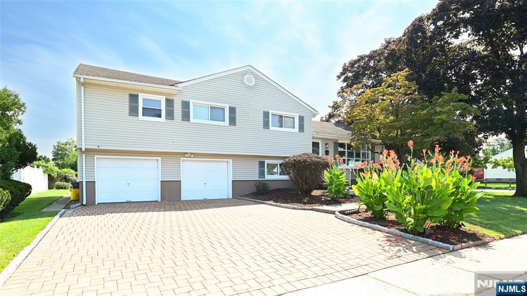 Homes for Sale in Northern NJ | ThisIsRiverEdge.com 145 Sutton Place