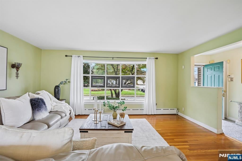Homes for Sale in Northern NJ | ThisIsRiverEdge.com 145 Sutton Place