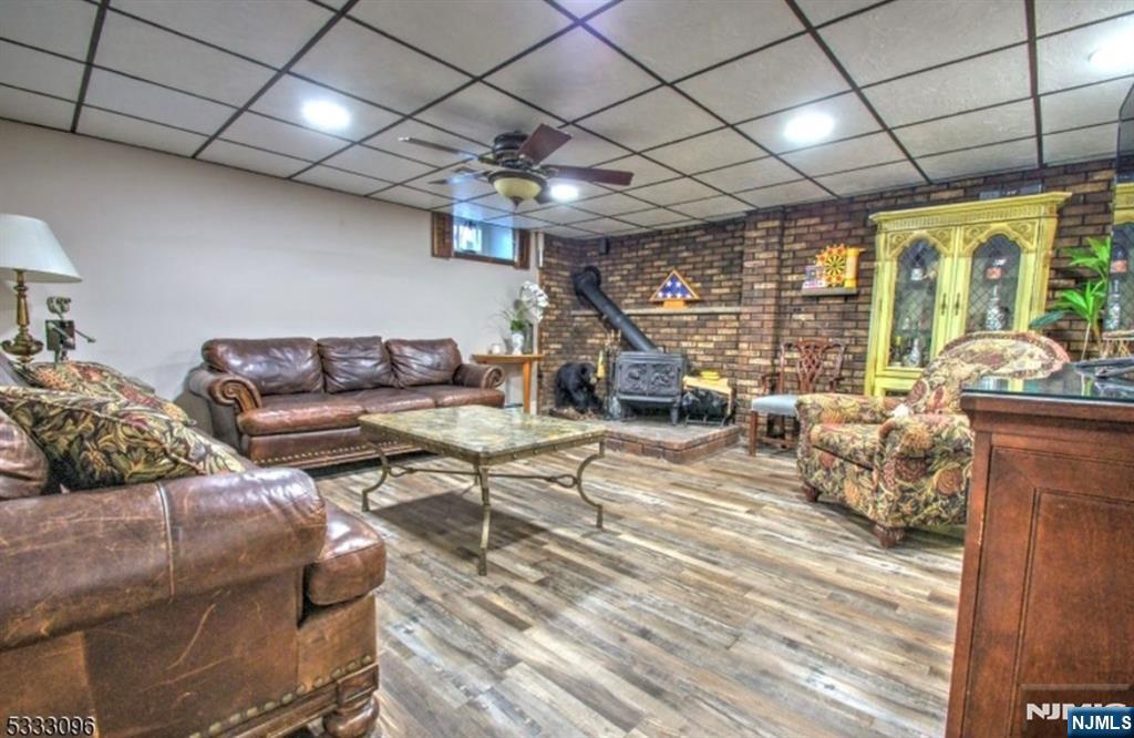 15 Wagner Ave A, Wallington, New Jersey - 2 Bedrooms  
3 Bathrooms  
11 Rooms - 