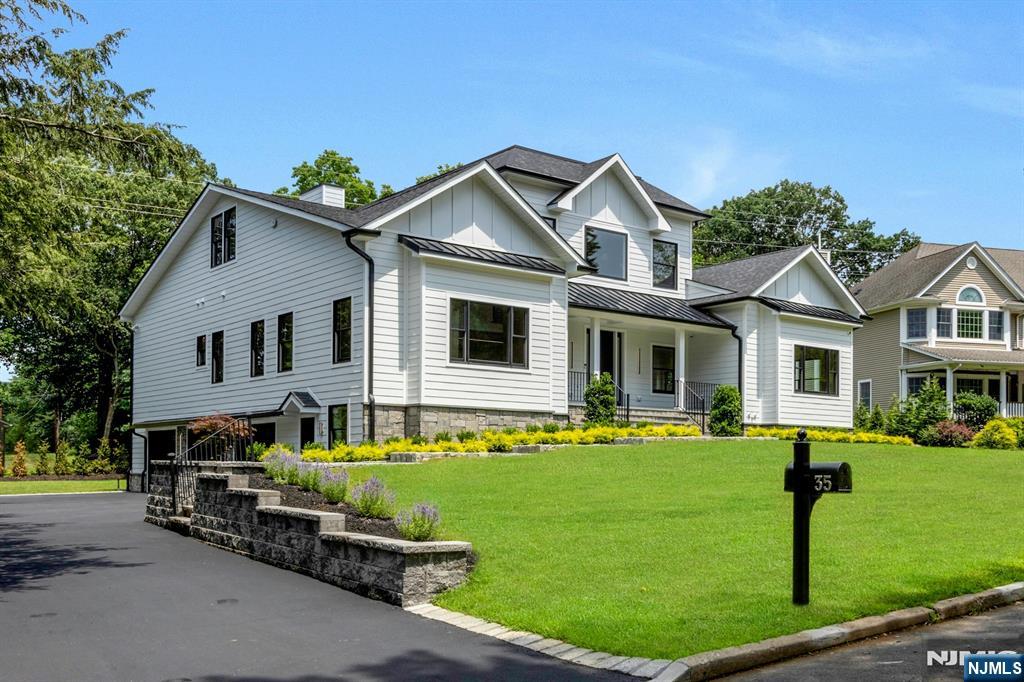 35 Lillian Court