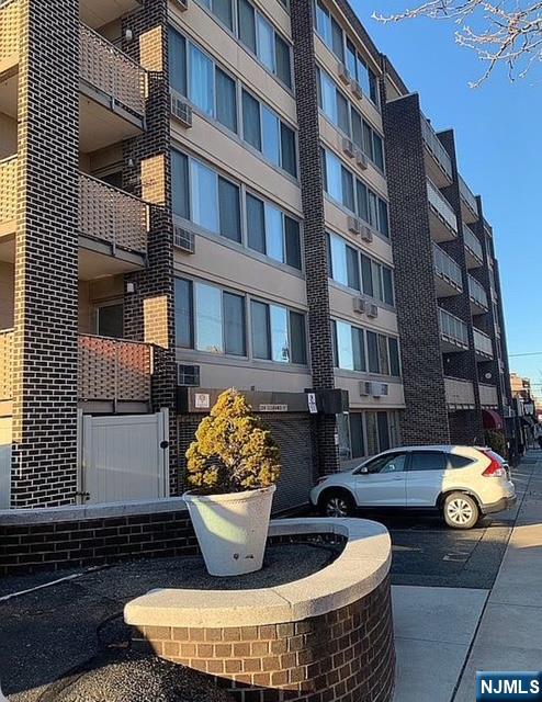 515 Anderson Ave 3-B, Cliffside Park, New Jersey - 1 Bedrooms  
1 Bathrooms  
1 Rooms - 