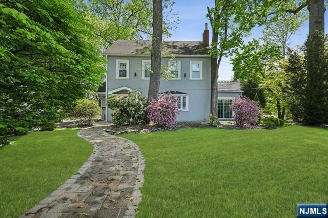 444 Knickerbocker Rd, Tenafly, New Jersey - 4 Bedrooms  
4 Bathrooms  
11 Rooms - 