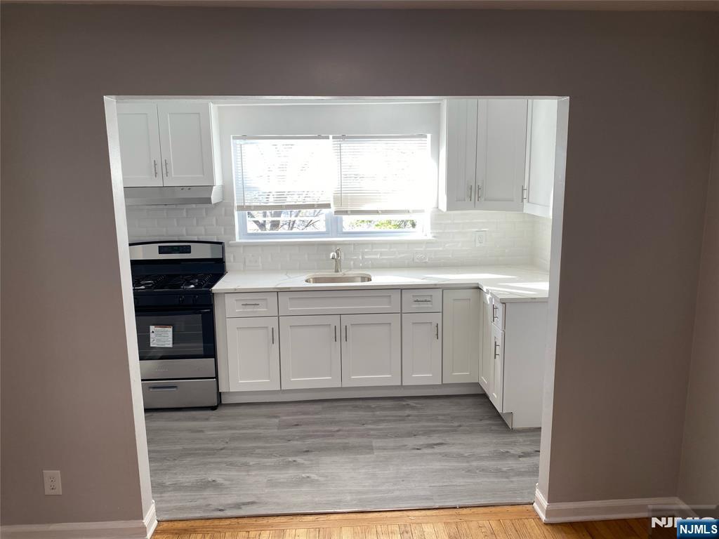 Rental Property at 360 Northwood Way, Palisades Park, New Jersey - Bedrooms: 1 
Bathrooms: 1 
Rooms: 3  - $2,100 MO.