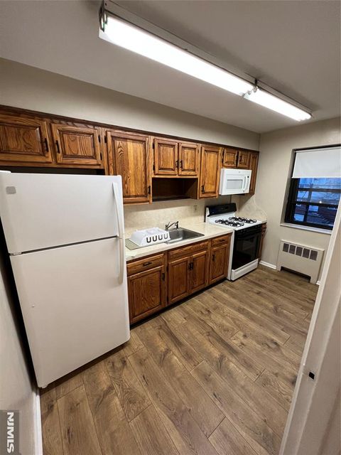 Photo of 2337 Hudson Ter #C-19, Fort Lee, NJ 07024 (MLS # 26008542)