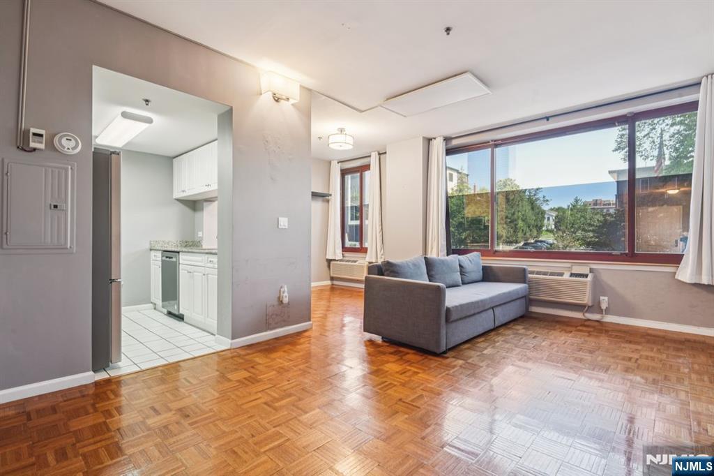 100 Old Palisade Road L7