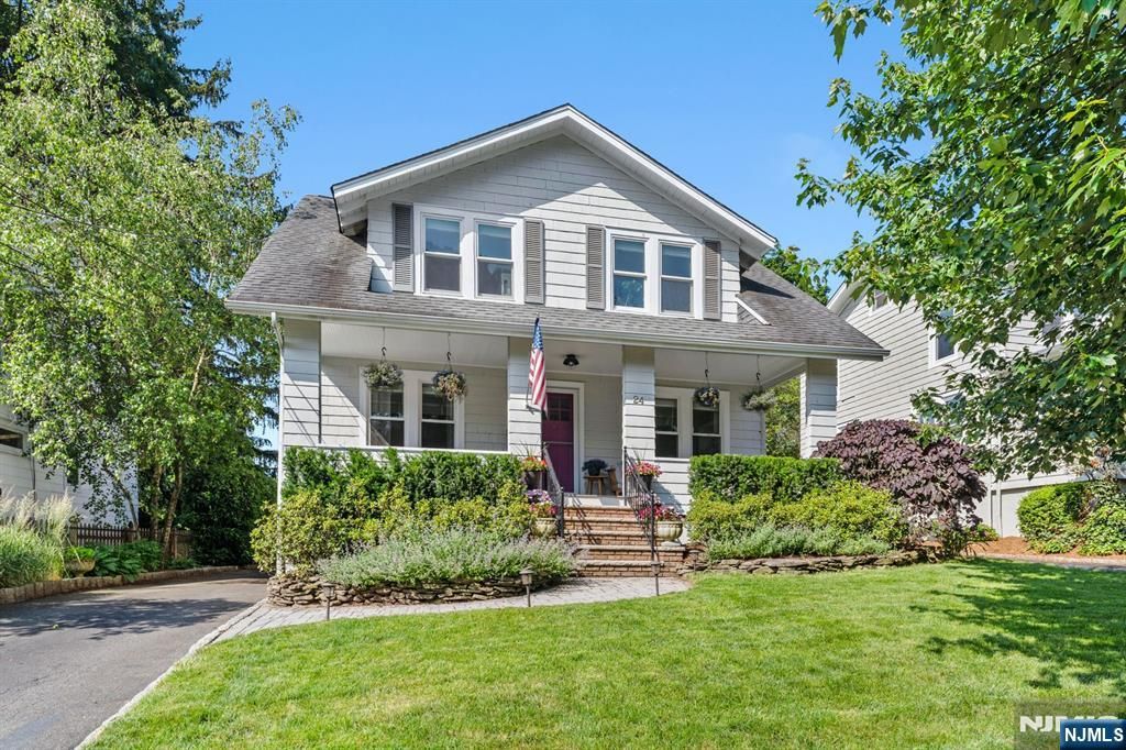 Photo of 24 Saint Lawrence Avenue, Maplewood, NJ 07040 (MLS # 25035736)