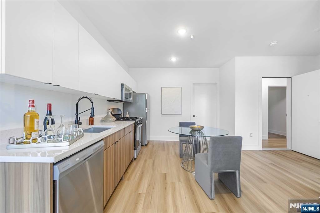 3032 Mcadoo 302, Jersey City, New Jersey - 1 Bedrooms  
1 Bathrooms  
4 Rooms - 