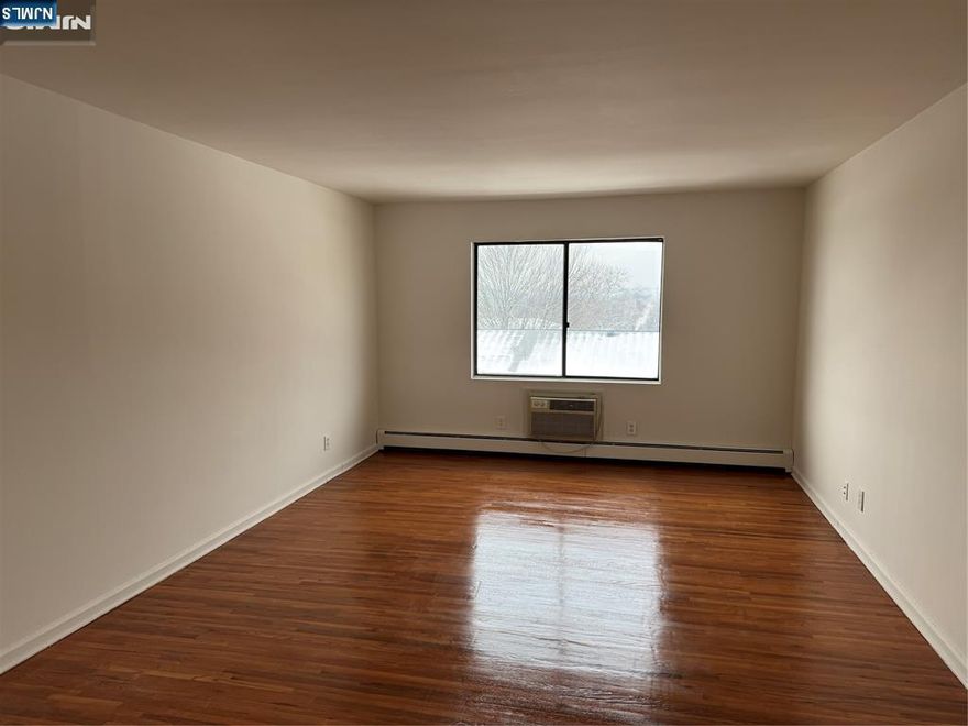 LARGE, 2ND FLOOR, ONE BEDROOM APARTMENT SET IN A QUIET HILLTOP AREA OF MAHWAH. THIS APARTMENT BOASTS A SPACIOUS LIVING ROOM, KITCHEN WITH STAINLESS STEEL APPLIANCES, AND DINING ROOM WITH SLIDING GLASS DOORS. ENJOY YOUR MORNING COFFEE ON THE COZY BALCONY. PARKING AND OUTDOOR POOL INCLUDED. LAUNDRY ON-SITE. LINDVALE GARDENS IS LOCATED JUST A FEW BLOCKS FROM RESTAURANTS, SHOPPING, AND EVERYTHING RT. 17 HAS TO OFFER. PETS WILL BE CONSIDERED.