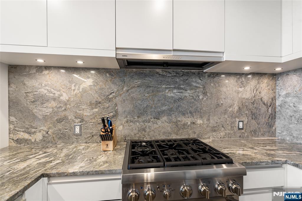 320 Adolphus Avenue PH 02