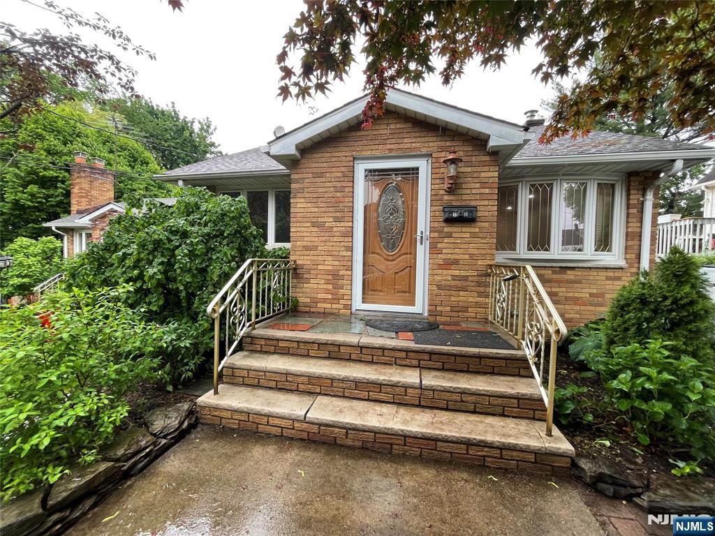 Rental Property at 15 Wagner Ave B, Wallington, New Jersey - Bedrooms: 3 
Bathrooms: 3 
Rooms: 10  - $4,500 MO.