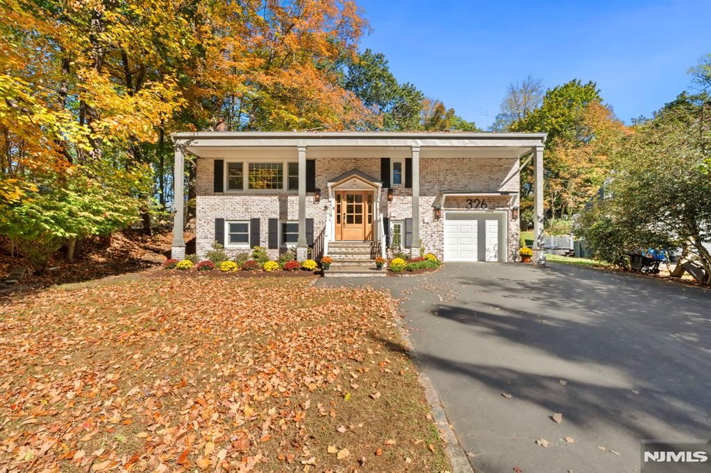Photo of 326 Runnymede Road, Essex Fells, NJ 07021 (MLS # 25037388)