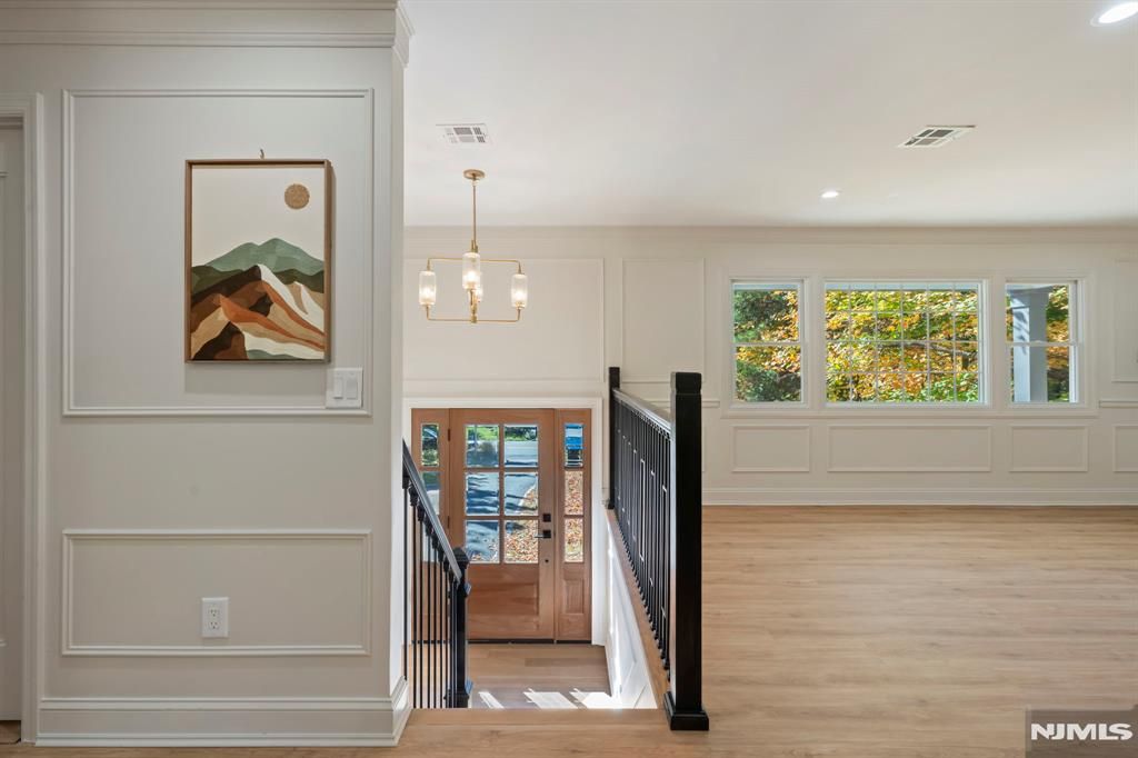 Photo of 326 Runnymede Road, Essex Fells, NJ 07021 (MLS # 25037388)