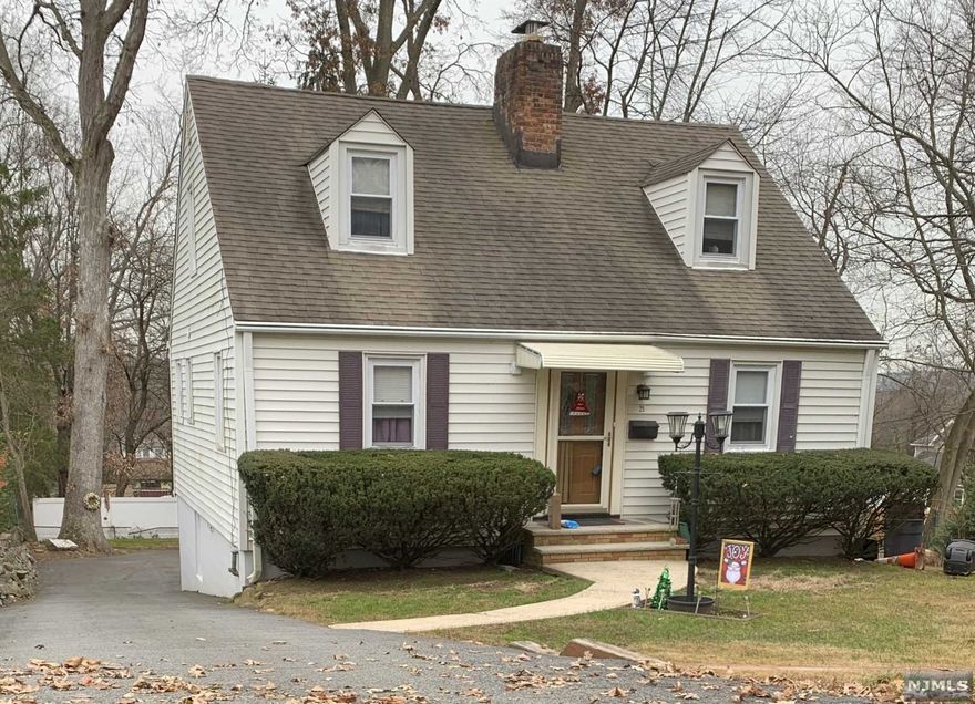 This spacious 3BR/1BA Cape Cod Fixer Upper is located walking distance to Hillside school and NYC bus stop. This is your opportunity to get into Livingston. Renovate and make it your own or to build new. The lot is 59x133; .18 acre. Can build 3,220 sf w a walk-out basement.