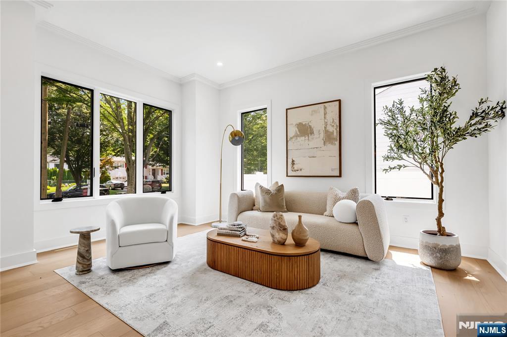 735 Bush Place