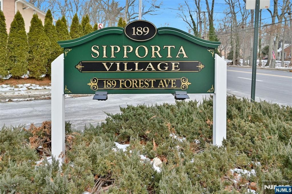 Photo of 189 Forest Avenue #117, Paramus, NJ 07652 (MLS # 25043982)