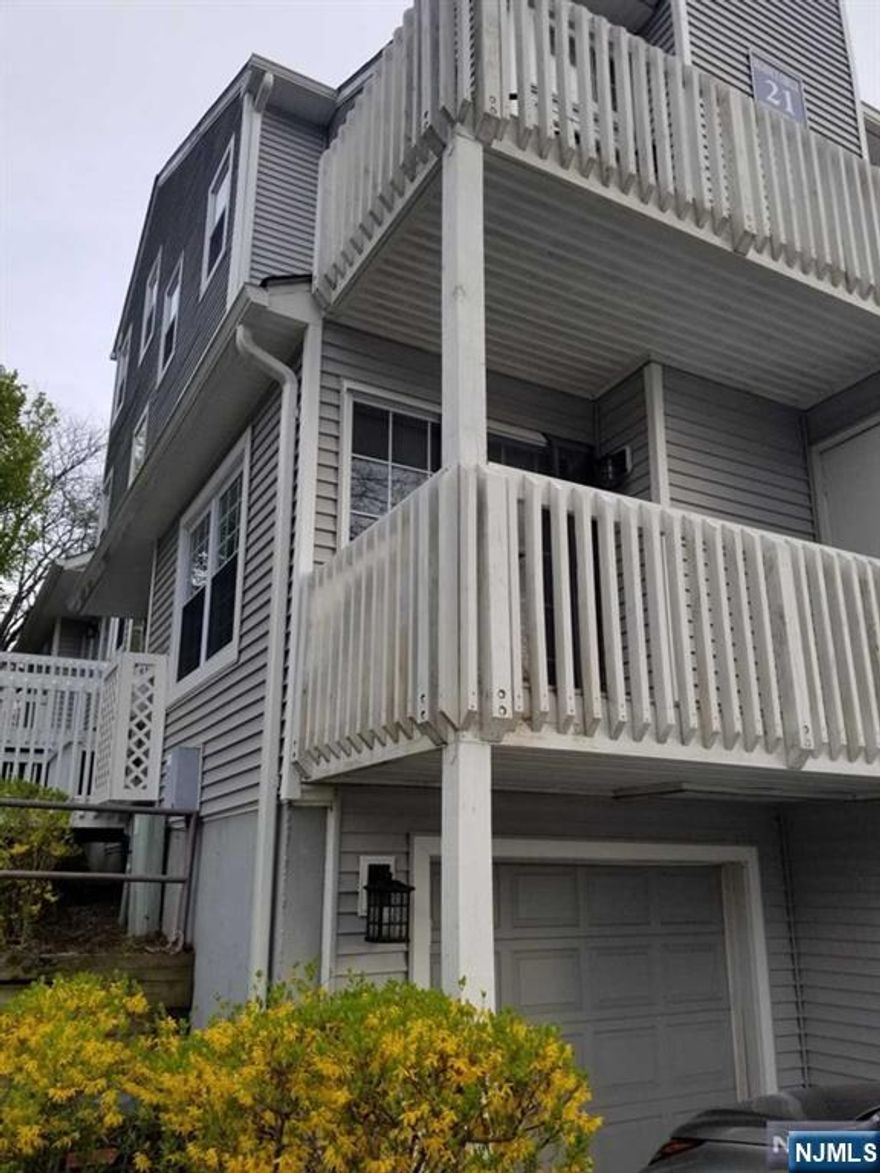 Rarely available 2bed 2bth with attached garage! Absolutely stunning! Open concept kitchen with gorgeous cabinets and SS appliances, New baths, HW floors throughout and Western facing terrace with terrific sunset views. Unit is immaculate. Fireplace/Washer Dryer in unit. Pool, Tennis and bar-b-q area.