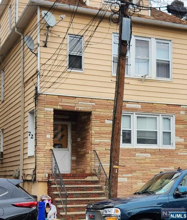 72 E Albert St 3rd Floor, Garfield, New Jersey - 2 Bedrooms  
1 Bathrooms  
4 Rooms - 