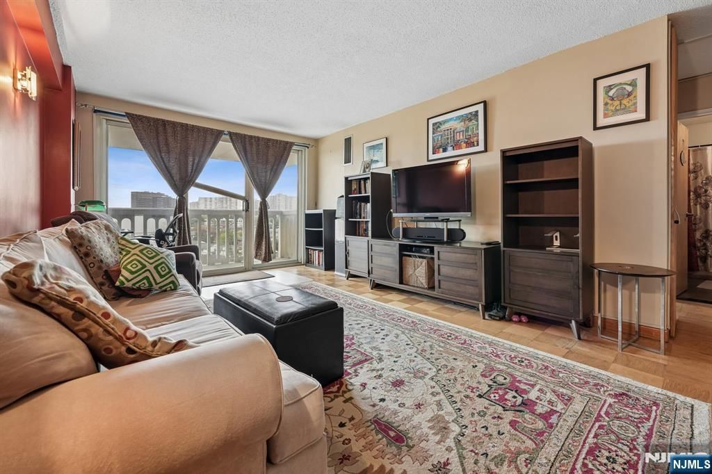 Photo of 555 North Avenue #8W, Fort Lee, NJ 07024 (MLS # 26006862)