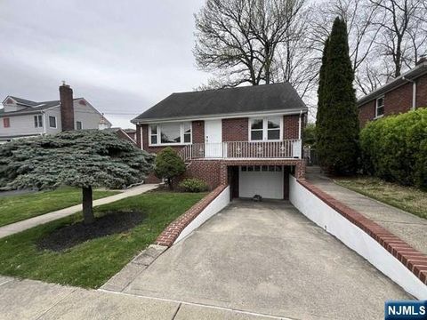 Photo of 232 Warwick Ave, Fort Lee, NJ 07024 (MLS # 26012004)